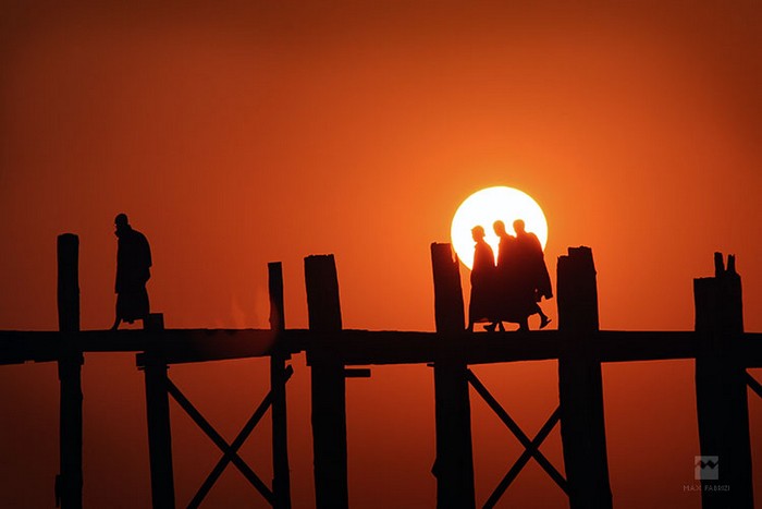 Walking in the Sun, copyright Massimiliano Fabrizi