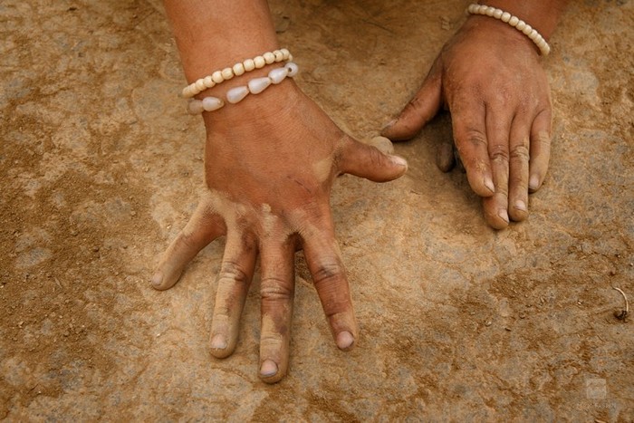 Playing hands, copyright Massimiliano Fabrizi